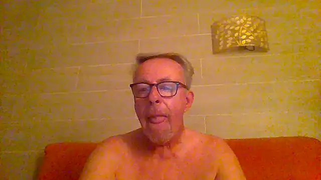 Snapshot of tuggy59 chatting on July 2026 04:41:02 AM tuggy59 online show from July 2026 04:41:02 AM