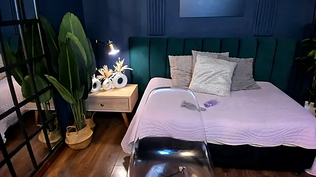 taylor bennet online show from February 2025 06:33:01 PM