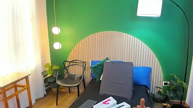 taylor bennet online show from September 2025 12:10:01 PM