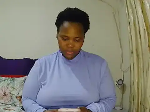 Snapshot of Real1SweetQueen chatting on June 2026 05:06:02 PM Real1SweetQueen online show from June 2026 05:06:02 PM