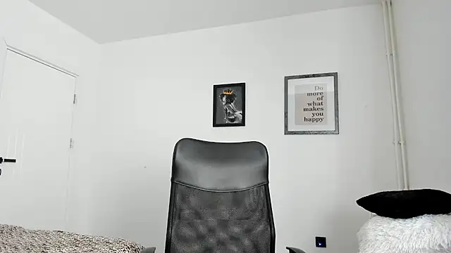 PortraitMarie online show from December 2024 02:16:02 PM