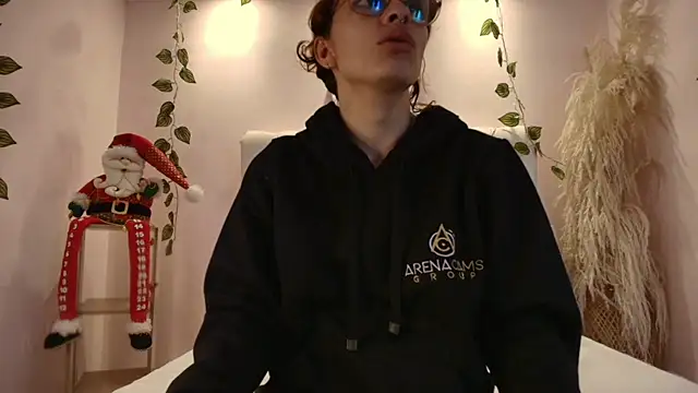 Snapshot of Katy_Van chatting on December 2025 08:36:02 PM Katy Van online show from December 2025 08:36:02 PM