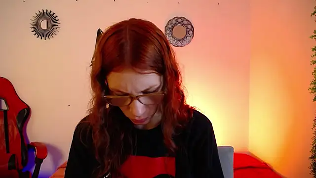 Snapshot of Katy_Van chatting on December 2025 08:49:02 PM Katy Van online show from December 2025 08:49:02 PM