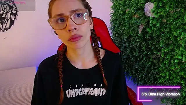 Snapshot of Katy_Van chatting on January 2026 08:34:01 PM Katy Van online show from January 2026 08:34:01 PM