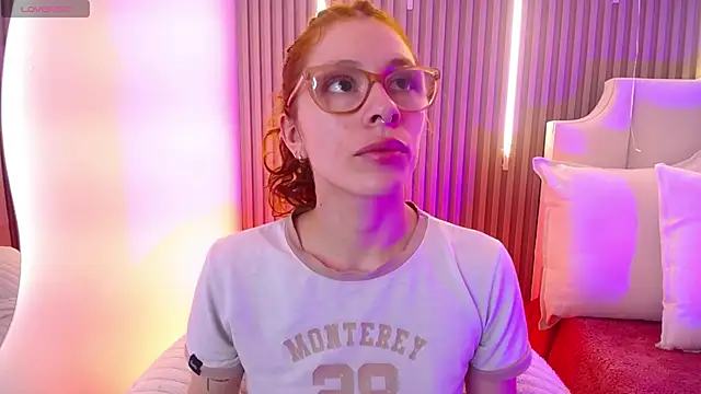 Snapshot of Katy_Van chatting on February 2026 08:37:01 PM Katy Van online show from February 2026 08:37:01 PM