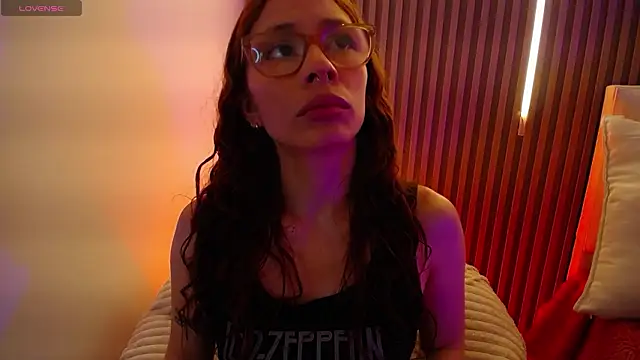 Snapshot of Katy_Van chatting on February 2026 08:43:01 PM Katy Van online show from February 2026 08:43:01 PM