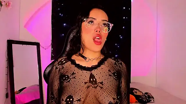 Snapshot of willow_poisson chatting on January 2025 05:39:01 PM willow poisson online show from January 2025 05:39:01 PM