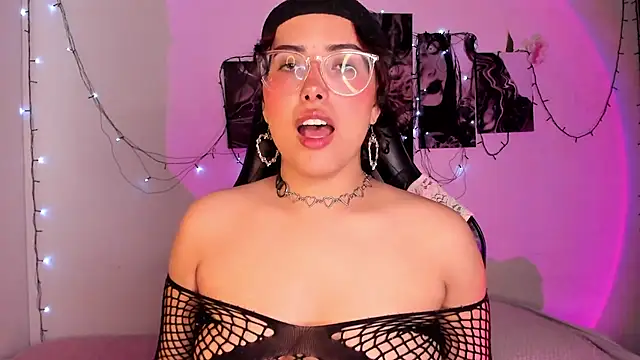 Snapshot of willow_poisson chatting on September 2025 05:06:01 PM willow poisson online show from September 2025 05:06:01 PM