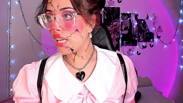 Snapshot of willow_poisson chatting on October 2025 05:36:02 PM willow poisson online show from October 2025 05:36:02 PM