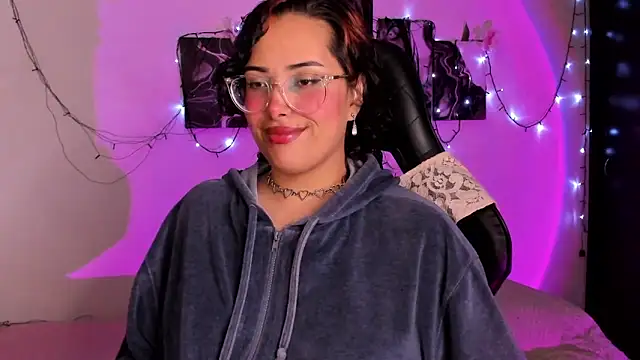 Snapshot of willow_poisson chatting on November 2025 05:23:01 PM willow poisson online show from November 2025 05:23:01 PM