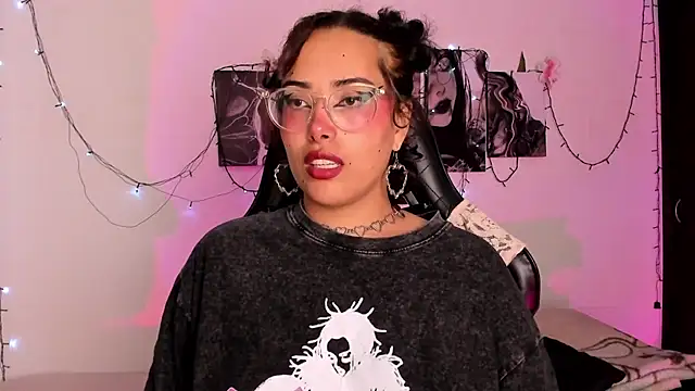 Snapshot of willow_poisson chatting on November 2025 05:23:01 PM willow poisson online show from November 2025 05:23:01 PM