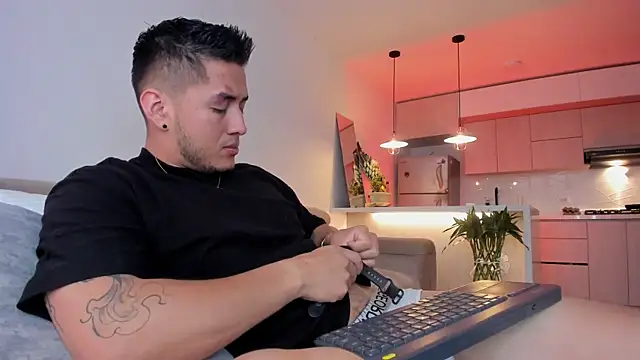 Snapshot of Chriskyle_ chatting on December 2024 01:28:01 PM Chriskyle online show from December 2024 01:28:01 PM