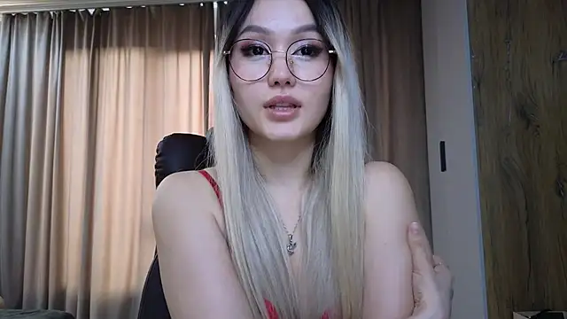 Snapshot of LiaChoi chatting on March 2025 01:59:01 AM LiaChoi online show from March 2025 01:59:01 AM