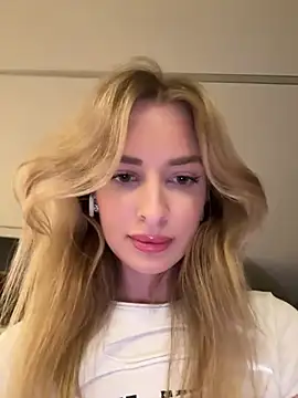 Snapshot of EvieEvans chatting on February 2025 08:51:02 PM EvieEvans online show from February 2025 08:51:02 PM