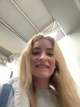 Snapshot of EvieEvans chatting on February 2025 03:49:02 PM EvieEvans online show from February 2025 03:49:02 PM