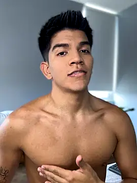 santiago 01 online show from September 2025 07:36:02 PM