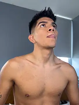 santiago 01 online show from October 2025 07:03:02 PM