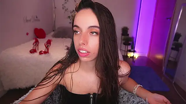 Snapshot of Dayna_Nebula chatting on September 2025 12:17:02 PM Dayna Nebula online show from September 2025 12:17:02 PM