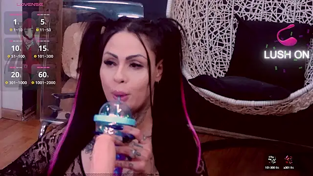 DeniSalome online show from February 2025 10:00:01 AM