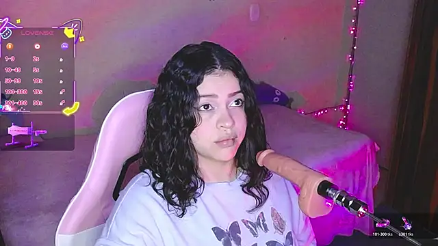 Snapshot of kim_saenz20 chatting on November 2025 06:35:02 AM kim saenz20 online show from November 2025 06:35:02 AM