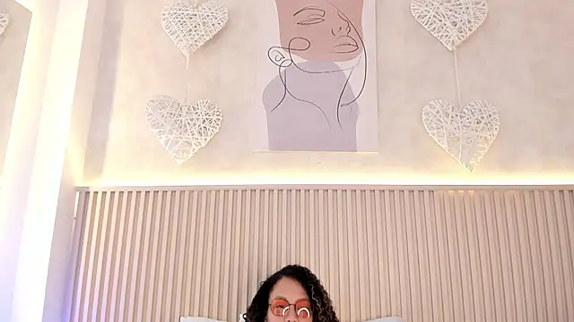 daiana curly online show from February 2026 07:30:02 PM