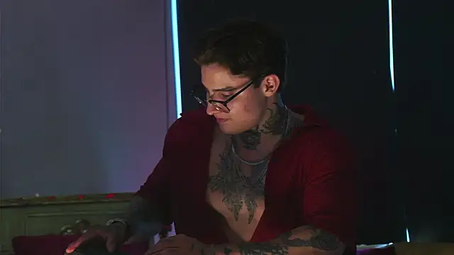 dantecoppolaa  online show from October 2025 08:53:02 PM