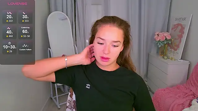 LovelyJessie online show from October 2025 01:42:01 PM