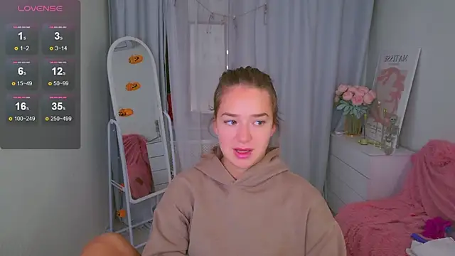 LovelyJessie online show from October 2025 01:56:01 PM