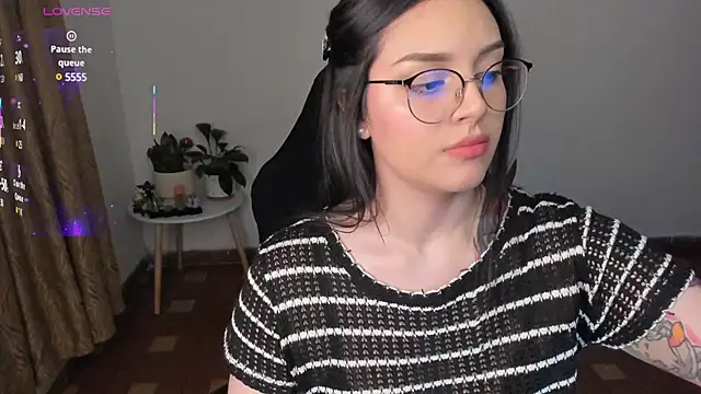 Snapshot of anaveleeez chatting on February 2025 06:15:02 AM anaveleeez online show from February 2025 06:15:02 AM