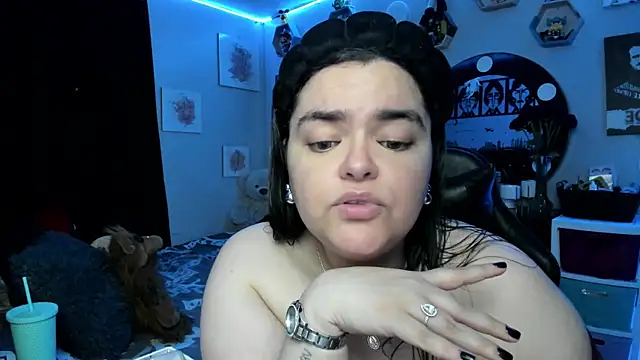 Snapshot of Luise_Meyrink chatting on October 2025 02:55:01 AM Luise Meyrink online show from October 2025 02:55:01 AM