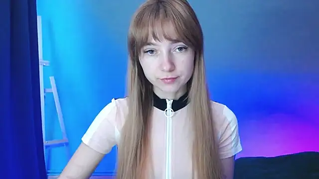 Snapshot of LuciaYoung chatting on January 2025 07:30:01 AM LuciaYoung online show from January 2025 07:30:01 AM