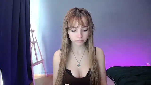 Snapshot of LuciaYoung chatting on February 2025 12:17:01 PM LuciaYoung online show from February 2025 12:17:01 PM