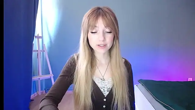 Snapshot of LuciaYoung chatting on February 2025 01:22:02 PM LuciaYoung online show from February 2025 01:22:02 PM
