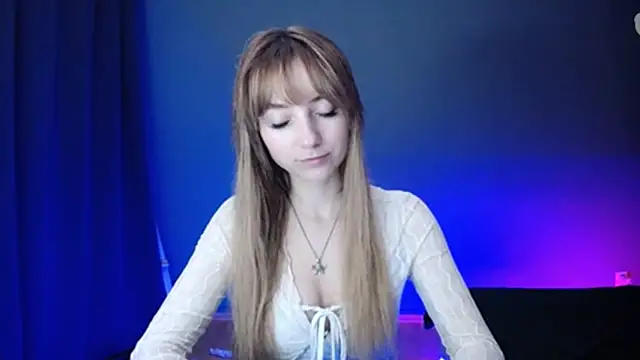Snapshot of LuciaYoung chatting on February 2025 07:35:02 PM LuciaYoung online show from February 2025 07:35:02 PM