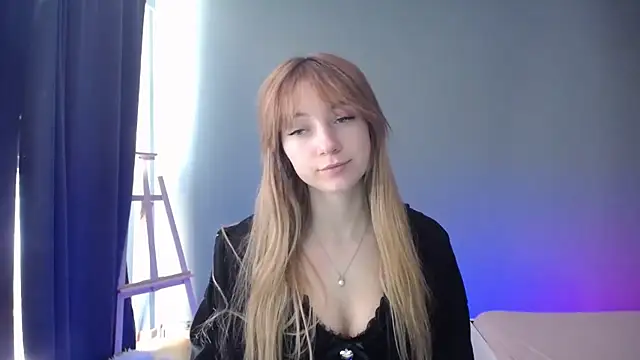 Snapshot of LuciaYoung chatting on March 2025 09:50:01 AM LuciaYoung online show from March 2025 09:50:01 AM