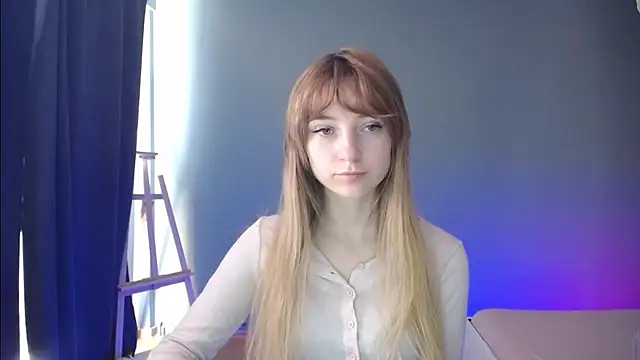 Snapshot of LuciaYoung chatting on March 2025 10:19:01 AM LuciaYoung online show from March 2025 10:19:01 AM