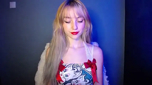 LuciaYoung online show from November 2025 07:46:02 PM