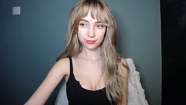 LuciaYoung online show from February 2026 03:06:02 PM