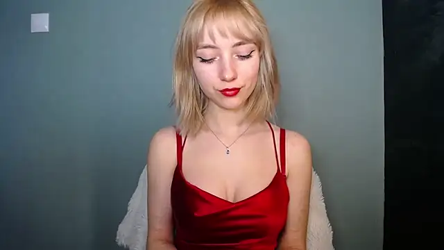 LuciaYoung online show from March 2026 07:45:01 AM