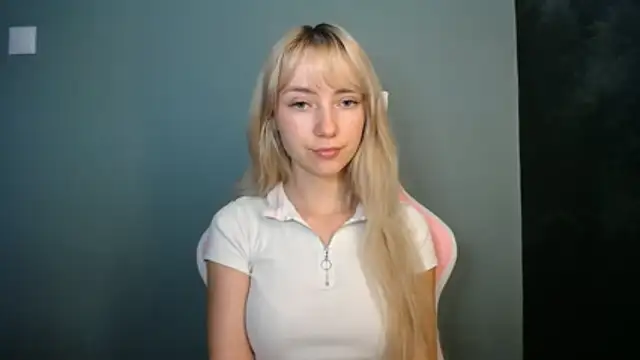 LuciaYoung online show from June 2026 06:34:01 AM