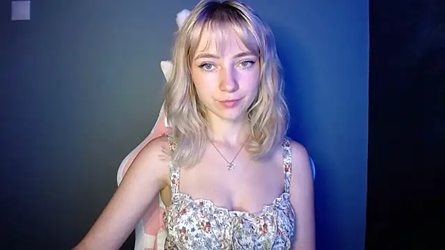 LuciaYoung online show from July 2026 06:25:01 PM
