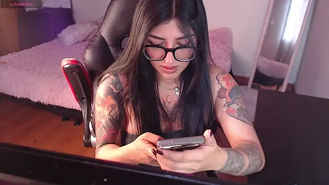 MissDennise online show from September 2025 04:42:02 PM