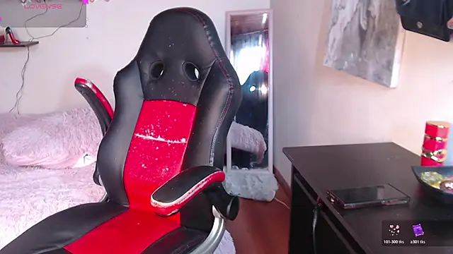 MissDennise online show from October 2025 05:20:02 PM