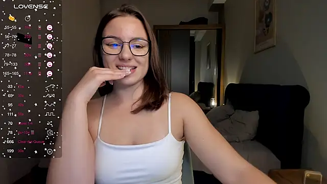 Snapshot of ThreeshaWhite chatting on November 2025 05:56:02 PM ThreeshaWhite online show from November 2025 05:56:02 PM