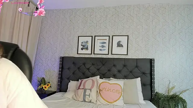 emma  smith1 online show from February 2025 12:28:01 PM