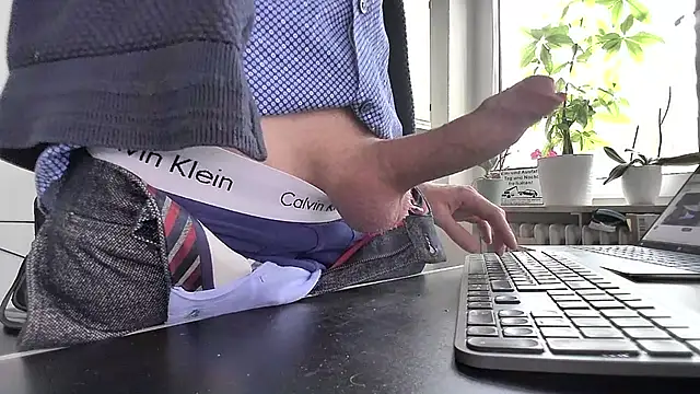 Snapshot of sperma_tributes chatting on March 2025 08:36:01 AM sperma tributes online show from March 2025 08:36:01 AM