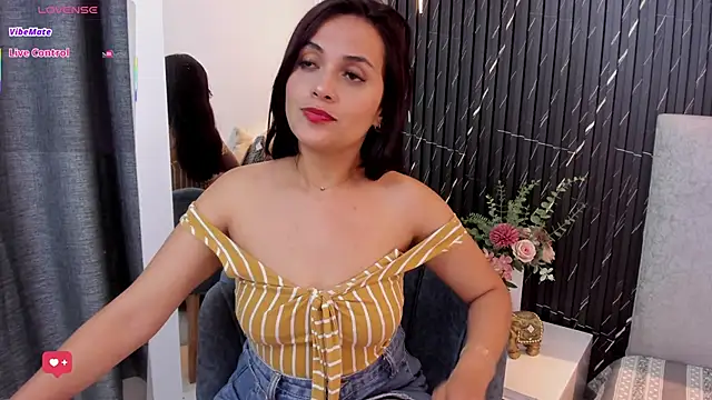 Snapshot of katrina_kaif_x chatting on November 2025 07:13:02 PM katrina kaif x online show from November 2025 07:13:02 PM