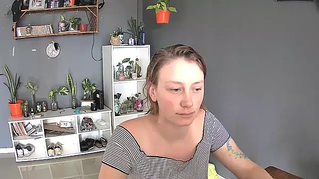 Snapshot of stupid_babybird chatting on February 2025 07:03:01 PM stupid babybird online show from February 2025 07:03:01 PM