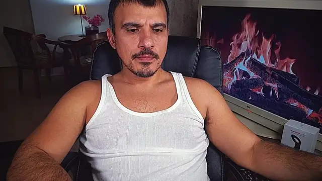 Snapshot of officeman7 chatting on December 2024 04:51:02 PM officeman7 online show from December 2024 04:51:02 PM