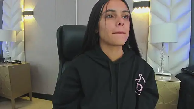 ChloeHarper  online show from December 2025 11:49:02 AM